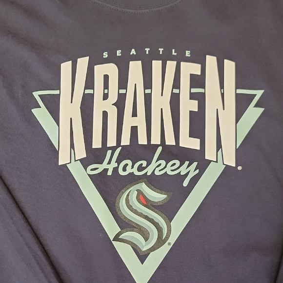 Seattle Kraken Size 2XL NHL Fanatics Navy Blue Long Sleeve Tee NEW - Picture 2 of 13